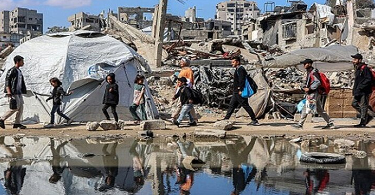 ধ্বংসযজ্ঞের মাঝেই ফিলিস্তিনিদের মানবেতর জীবনযাপন