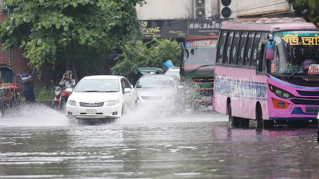 ঢাকায় ৬ ঘণ্টায় ৩২ মিলিমিটার বৃষ্টি