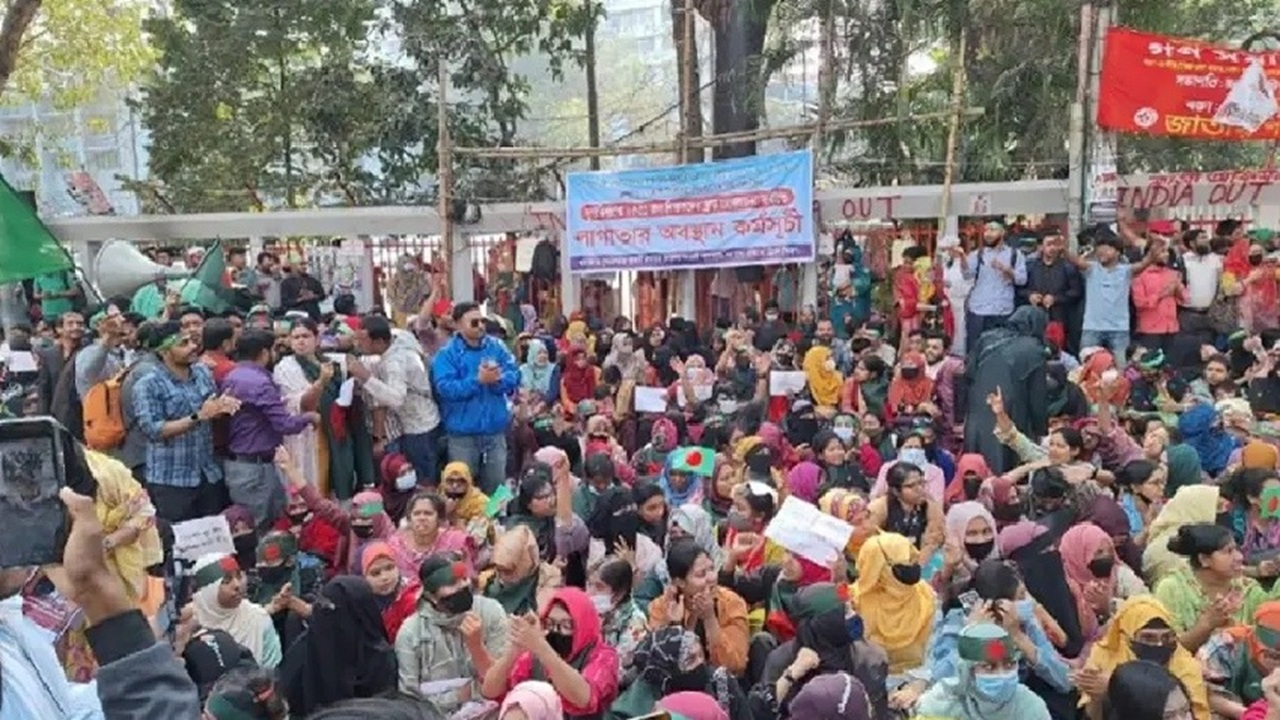 কর্মবিরতিতে শিক্ষকরা, বিপাকে প্রায় ১ কোটি শিক্ষার্থী
