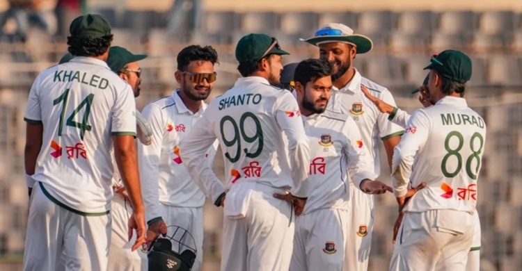 জোড়া শতকের পর বোলারদের দাপট, ফলোঅনের শঙ্কায় আইরিশরা