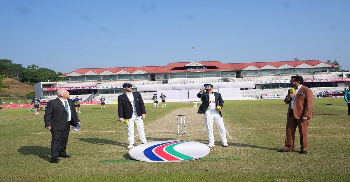 টস হেরে বোলিংয়ে বাংলাদেশ