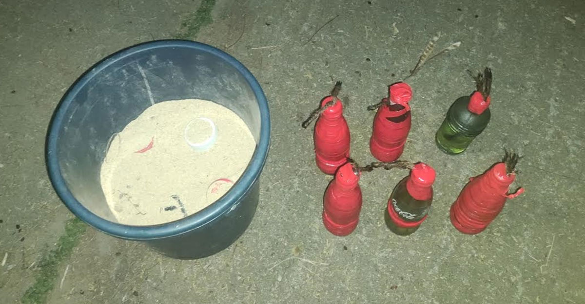 মোহাম্মদপুরে ১০ পেট্রোল বোমা ও ককটেল উদ্ধার