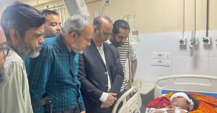 ভূমিকম্পে আহতদের দেখতে হাসপাতালে বিএনপির স্বাস্থ্য সম্পাদক