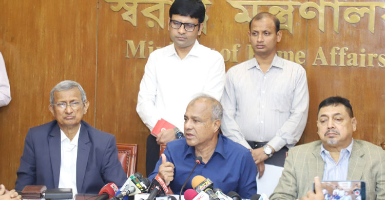 নির্বাচনের আগে আইনশৃঙ্খলা পরিস্থিতি অবনতির সম্ভাবনা নেই: স্বরাষ্ট্র উপদেষ্টা 