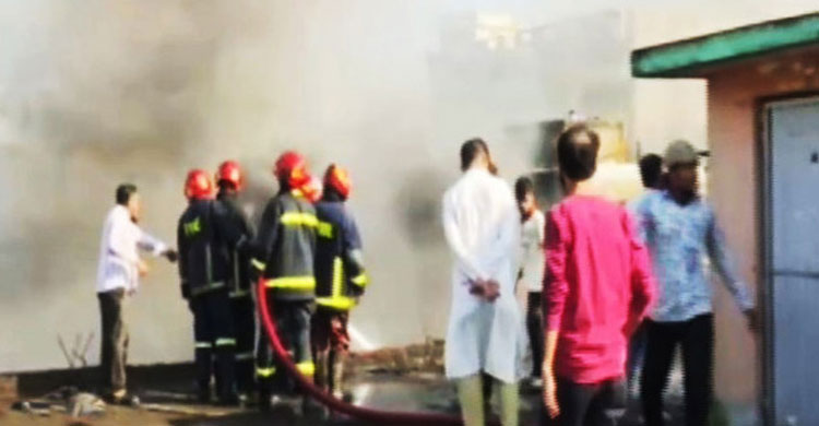 চট্টগ্রামে কম্বলের গুদামে আগুন