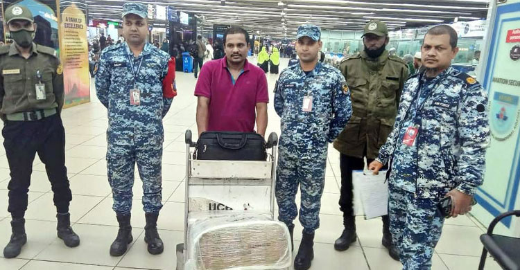 শাহজালাল বিমানবন্দরে লাগেজ চুরির ঘটনায় যাত্রী আটক