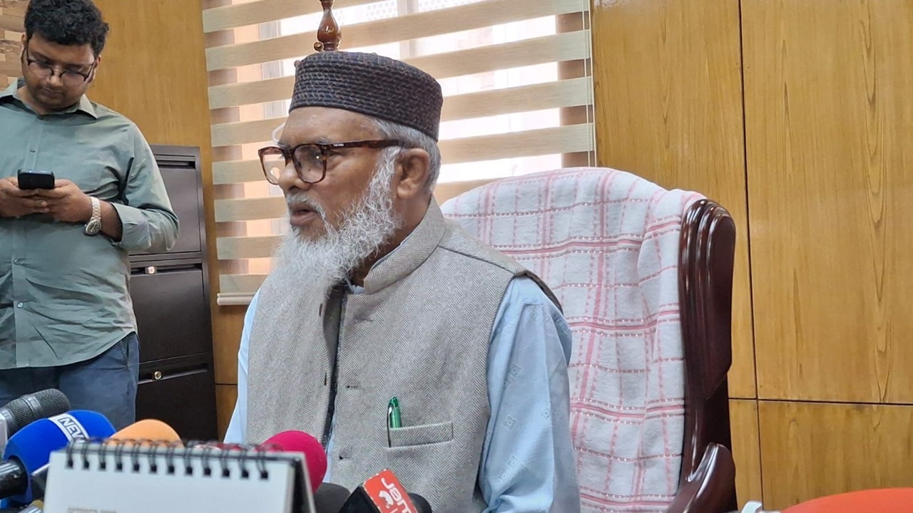 স্বরাষ্ট্র-পররাষ্ট্র মন্ত্রণালয় অনুমতি দিলে জাকির নায়েক আসবেন: ধর্ম উপদেষ্টা