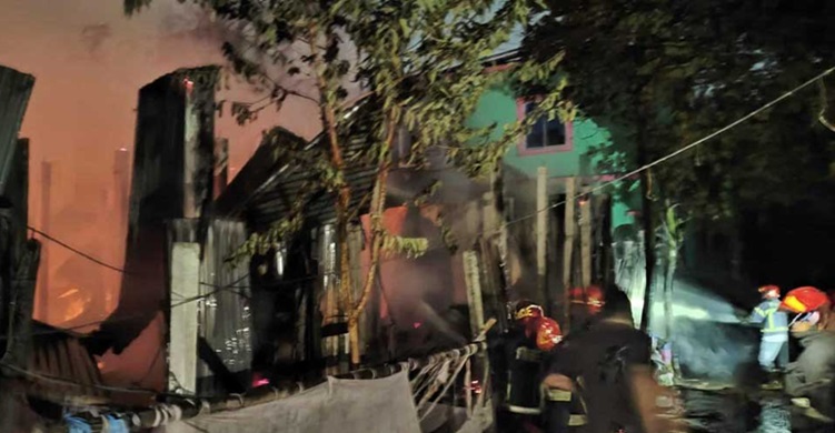 বিএনপি নেতা দুই ভাইয়ের সমর্থকদের মধ্যে সংঘর্ষ, বাড়িঘরে আগুন