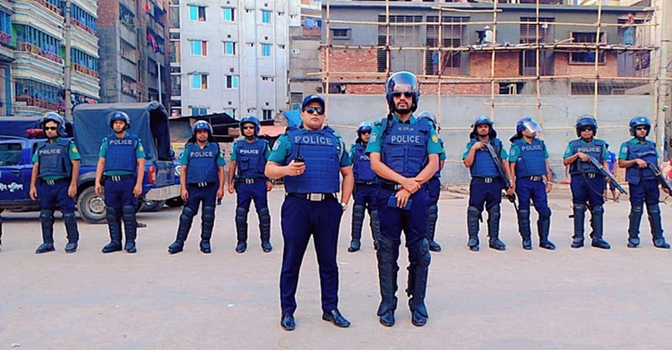 রাজধানীর ১৪২টি গুরুত্বপূর্ণ স্পটে পুলিশের মহড়া
