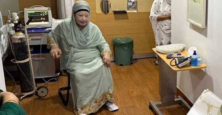 নিবিড় পর্যবেক্ষণে খালেদা জিয়া, চেয়েছেন দোয়া