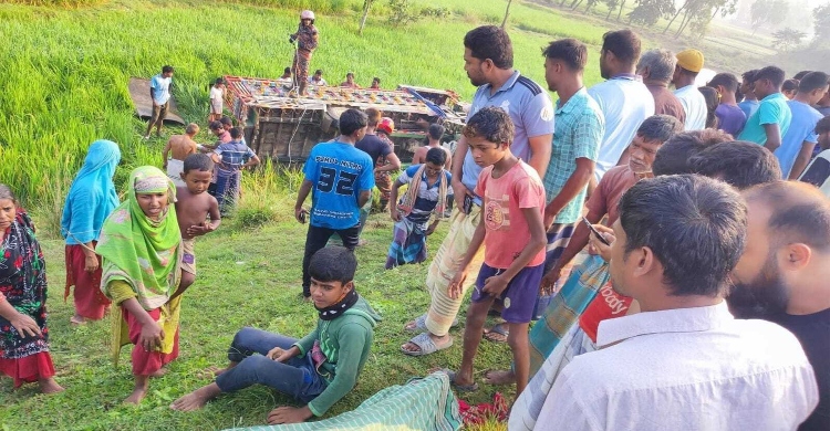 নওগাঁয় ভটভটির সঙ্গে মোটরসাইকেলের সংঘর্ষে নিহত ২