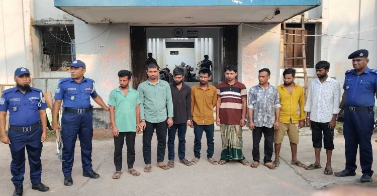 পটুয়াখালীতে ডাকাতির প্রস্তুতিকালে গ্রেফতার ৮