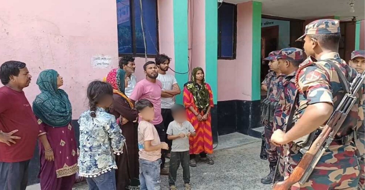 গাংনী সীমান্তে ১৪ বাংলাদেশিকে বিজিবির কাছে হস্তান্তর