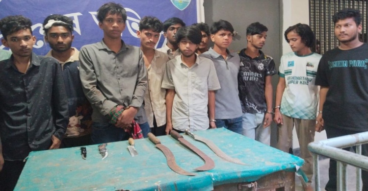 যৌথ অভিযানে কুমিল্লায় কিশোর গ্যাংয়ের ২৪ সদস্য গ্রেফতার