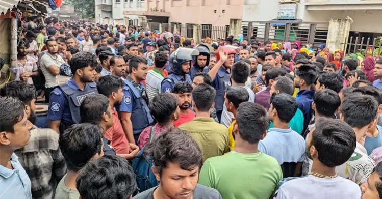 গাজীপুরে টেক্সটাইল কারখানার শ্রমিকদের বিক্ষোভ