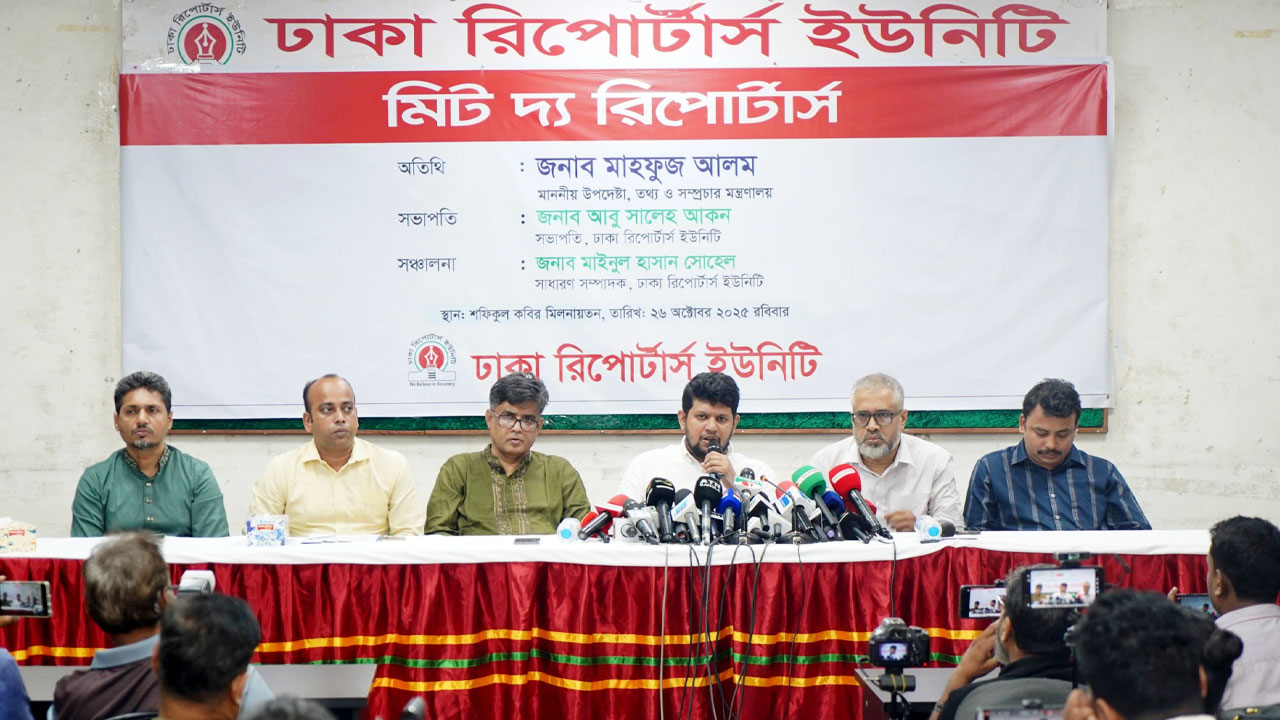 সংবাদপত্র-টিভি চ্যানেলের জন্য সরকারি সুবিধা বাড়ানো হবে: তথ্য উপদেষ্টা