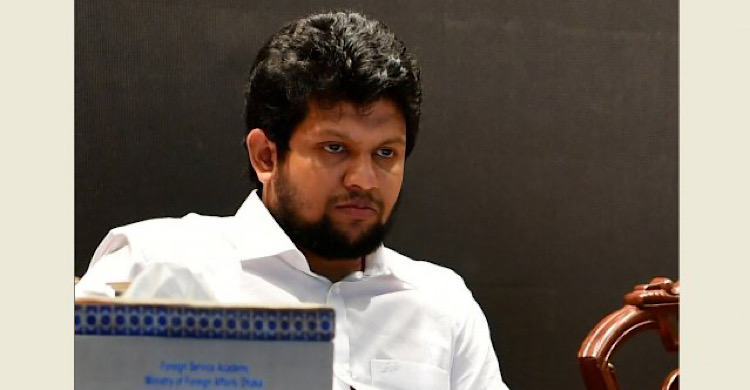 সংকট আছে, সামনে আরও আসছে: মাহফুজ আলম