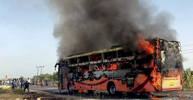 ভারতের রাজস্থানে চলন্ত বাসে আগুন, পুড়ে অঙ্গার ২০ আরোহী