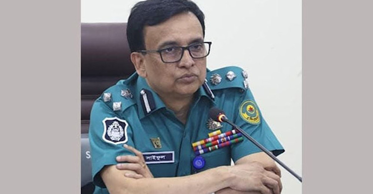 ট্রাইব্যুনালে হাজির করা হয়েছে সাবেক পুলিশ কমিশনার সাইফুলকে