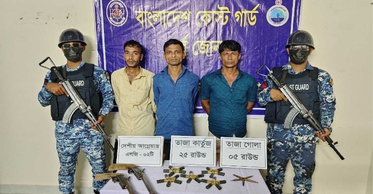 মহেশখালীতে দেশীয় অস্ত্রসহ তিন সন্ত্রাসী আটক