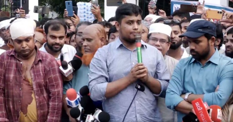 রাস্তায় ফেলে শিক্ষক পেটানো কোনো সভ্য রাষ্ট্রের চরিত্র নয়: হাসনাত