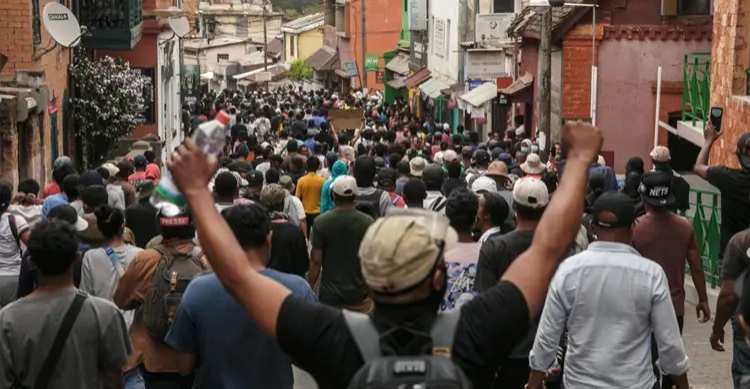 জেন জি আন্দোলনে আরও এক দেশে সরকার পতন