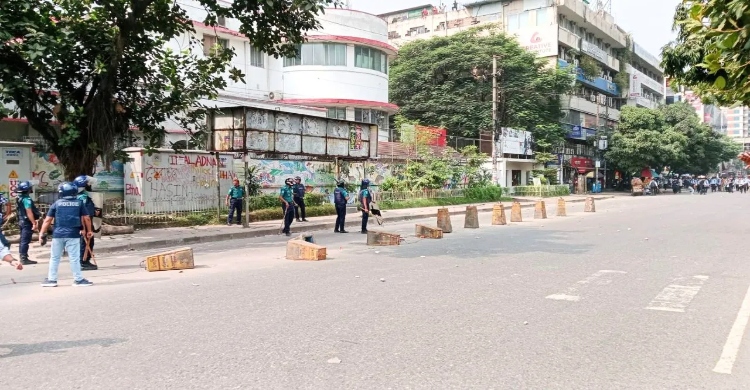 সায়েন্সল্যাবে আইডিয়াল কলেজ শিক্ষার্থীদের সঙ্গে পুলিশের সংঘর্ষ