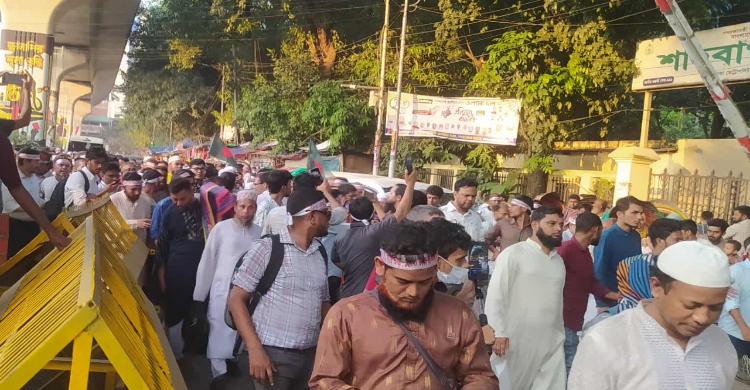 ৩ ঘণ্টা পর শাহবাগ ছাড়লেন আন্দোলনরত শিক্ষকরা