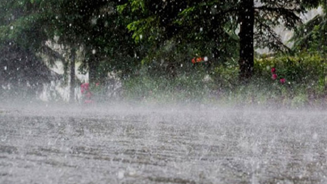 ঢাকায় রাতে বজ্রসহ বৃষ্টির আভাস