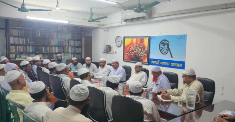 সরকারে পক্ষপাতমূলক আচরণ করছে: চরমোনাই পীর