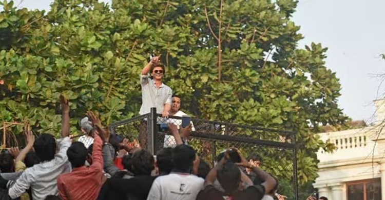 শূন্য থেকে যেভাবে ১৭ হাজার কোটি টাকার মালিক হলেন শাহরুখ খান