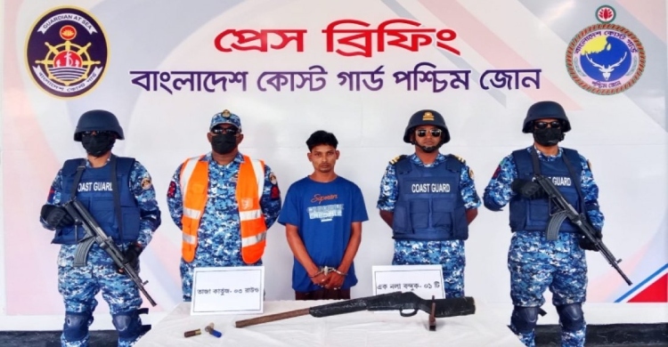 সুন্দরবনের দুর্ধর্ষ ডাকাত বাহিনীর অস্ত্র সরবরাহকারী আটক