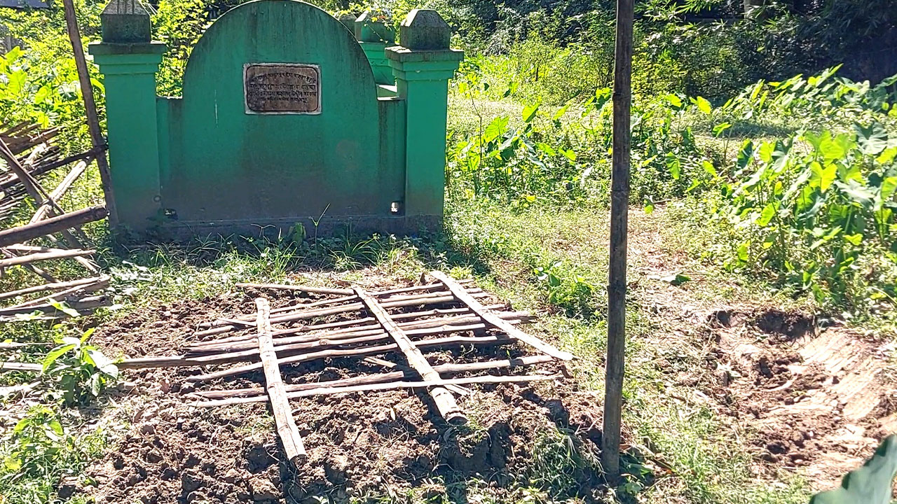 সিরাজগঞ্জে কবরস্থান থেকে ১৬ কঙ্কাল চুরি