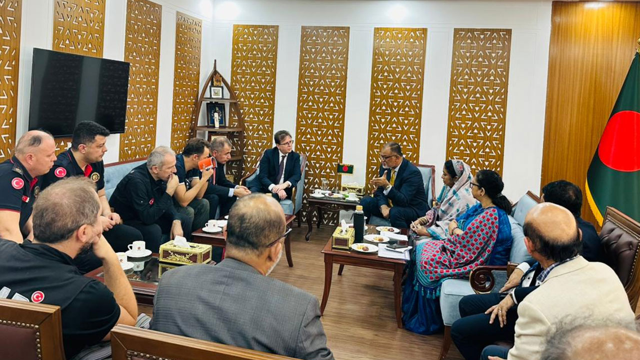 কার্গো ভিলেজে অগ্নিকাণ্ডের কারণ তদন্তে ঢাকায় তুরস্কের বিশেষজ্ঞ দল