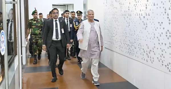 দেশে ফিরেছেন প্রধান উপদেষ্টা