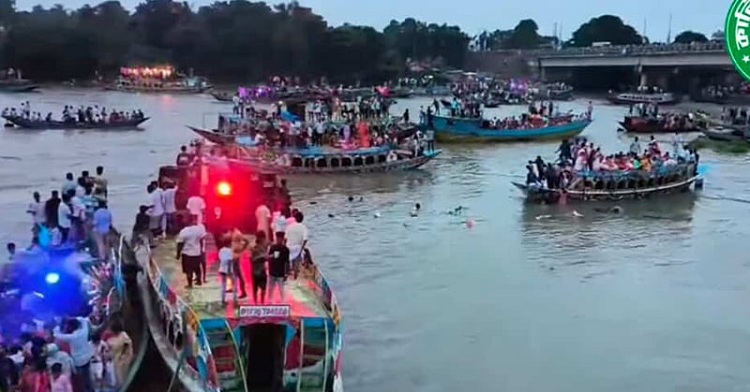 কালিয়াকৈরে প্রতিমা বিসর্জনকালে দুই নৌকার সংঘর্ষ, নিখোঁজ ২