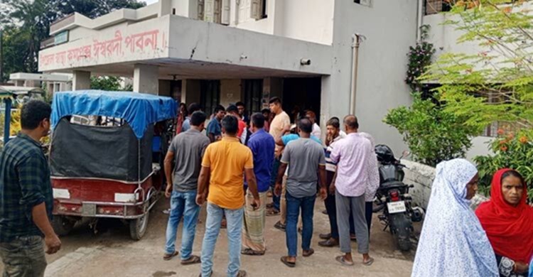 ইজারা নিয়ে দ্বন্দ্বে পদ্মা নদীতে গোলাগুলি