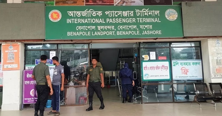 ভারত ভ্রমণে নতুন নিয়ম, বেনাপোলে যাত্রী যাতায়াত নেমেছে ২০ শতাংশে