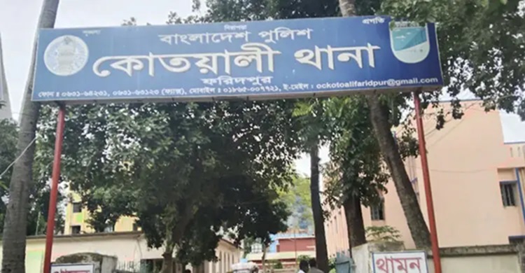 ফরিদপুরে ফেসবুকে স্ট্যাটাসের জেরে কৃষকদল নেতার ওপর হামলা