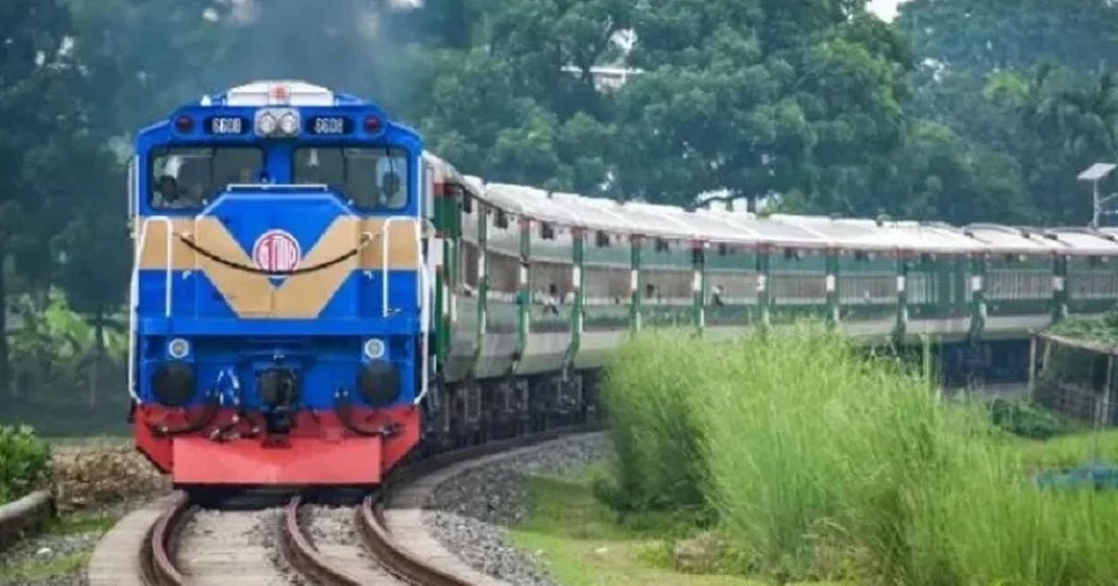 ঢাকা-চট্টগ্রাম সড়ক দশ লেনে উন্নীত নয়, ট্রেন লাইনের ওপর গুরুত্ব বাড়ছে