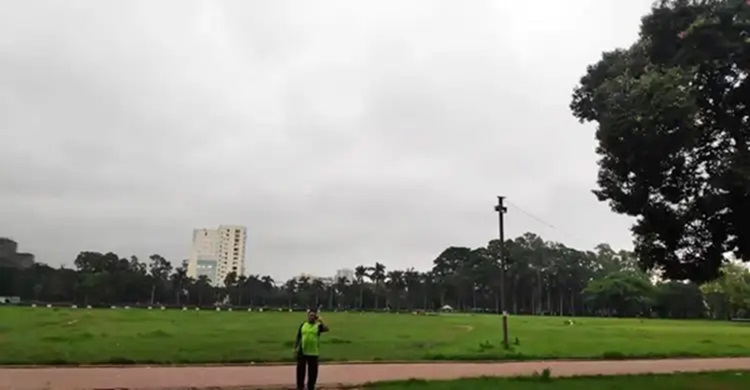 আজ ঢাকায় আকাশ মেঘলা থাকতে পারে