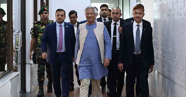 দেশে ফিরেছেন প্রধান উপদেষ্টা