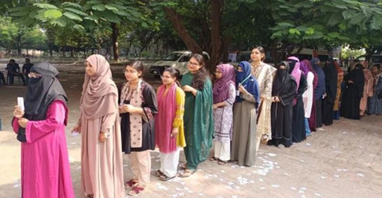 ঘষা দিলেই মুছে যাচ্ছে অমোচনীয় কালির দাগ