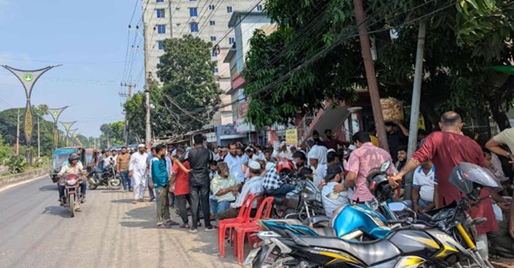 বিশ্ববিদ্যালয়ের আশপাশে অবস্থান নিয়েছে বিএনপি-জামায়াত