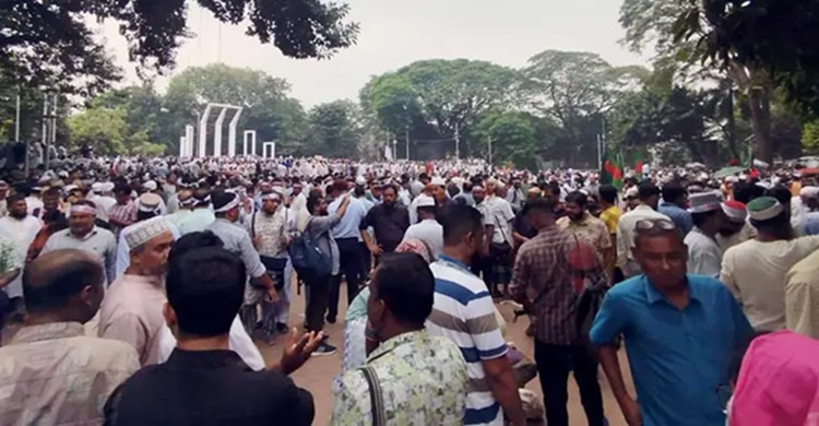 শহীদ মিনারে জনস্রোত, কিছুক্ষণের মধ্যে ‘মার্চ টু যমুনা’