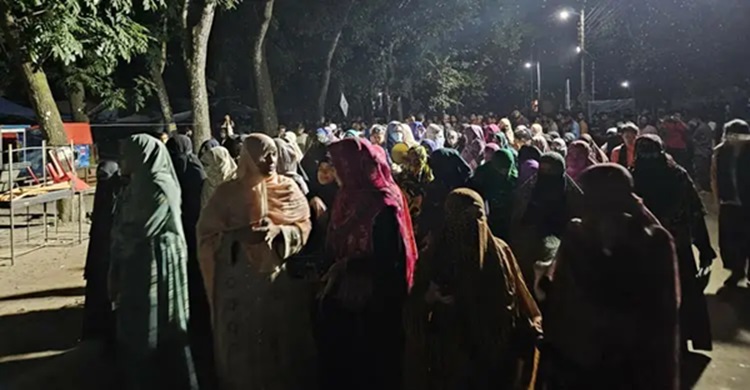 মধ্যরাতে রাজশাহী বিশ্ববিদ্যালয়ে বিক্ষোভ