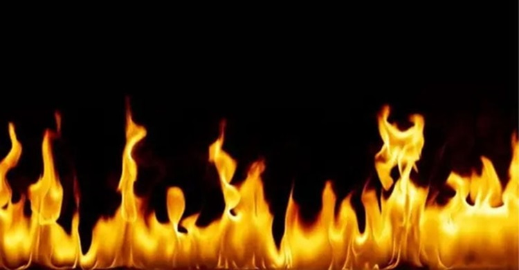 ঘুমন্ত স্ত্রী-সন্তানসহ ৬ জনের শরীরে পেট্রল ঢেলে আগুন, দুজনের মৃত্যু