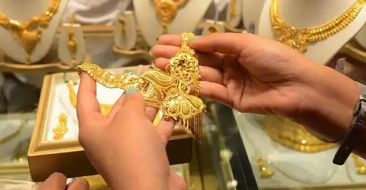 দেশের বাজারে সোনার দাম আবার কমলো