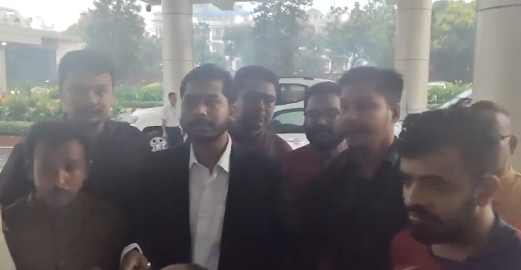 চিকিৎসার জন্য সিঙ্গাপুরের পথে নুর
