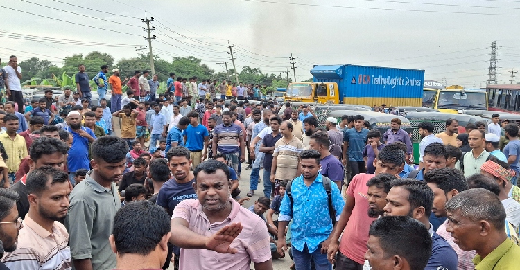 ঢাকা-টাঙ্গাইল মহাসড়ক অবরোধ করে সিএনজিচালিত অটোরিকশা চালকদের বিক্ষোভ